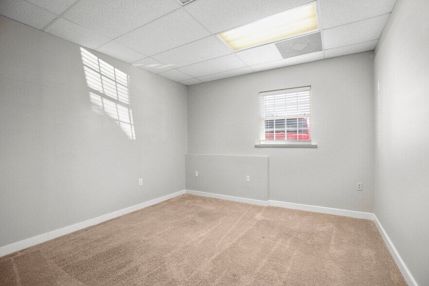 More Photos Of 10708 Ballantraye Dr, Fredericksburg Medical For Sale