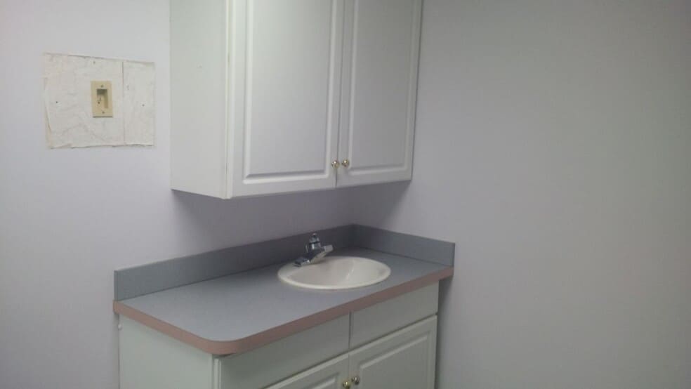 More Photos Of 6810 S Cedar St, Lansing Storefront Retail Office For Lease