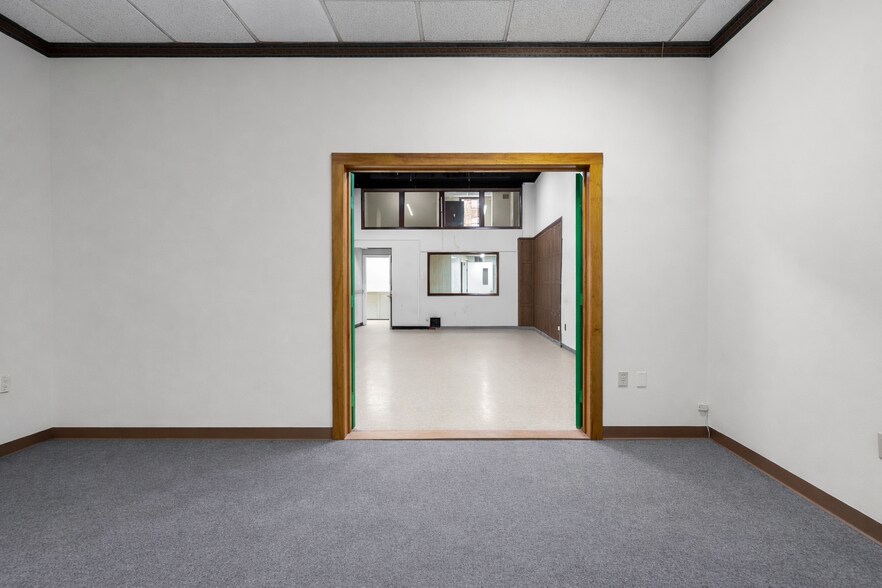 More Photos Of 464-468 Essex St @ Hampshire st, Lawrence Office For Sale