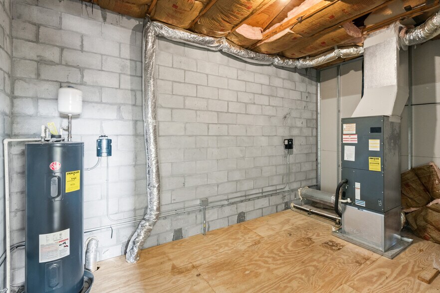 More Photos Of 410 S Hopkins Ave, Titusville Storefront For Lease