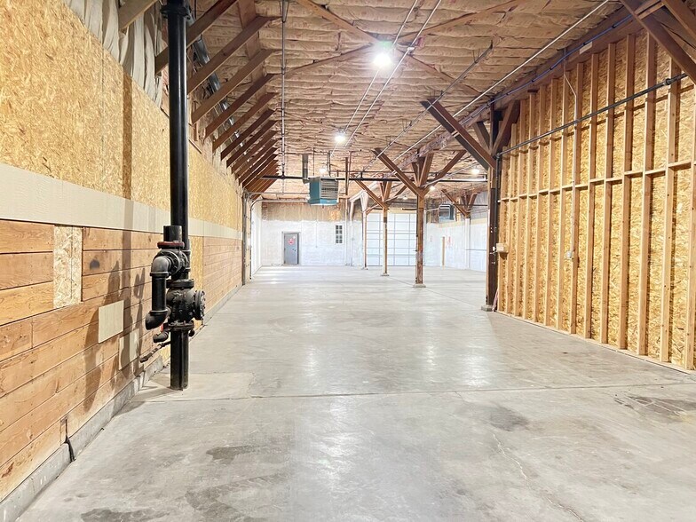 More Photos Of 1330 Banner, Sidney Warehouse For Lease