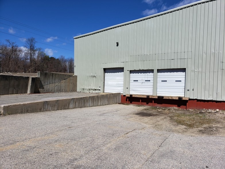 More Photos Of 33 Elm St, Merrimack Warehouse For Lease