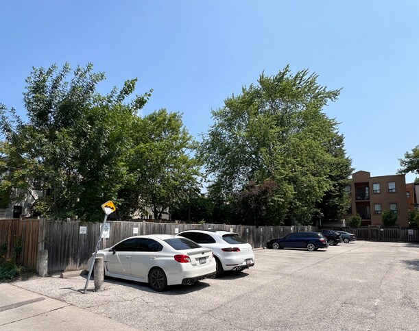 More Photos Of 336 Clinton St, Toronto Apartments For Sale