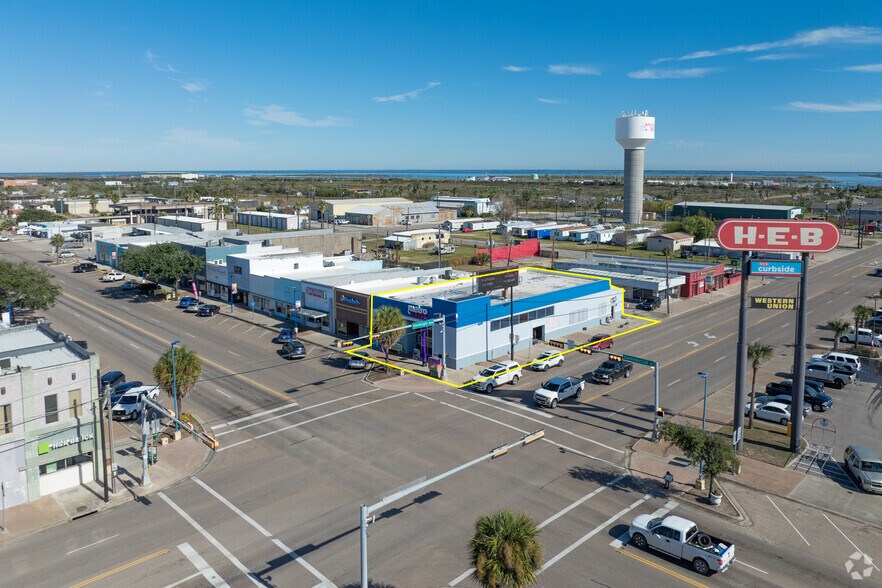 More Photos Of 361 S Commercial St, Aransas Pass Freestanding For Lease