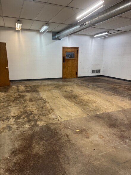 More Photos Of 5727 S Park Ave, Hamburg Warehouse For Lease