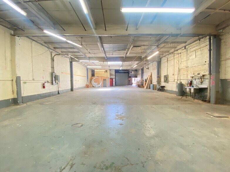 More Photos Of 245 Green St, Brooklyn Warehouse For Lease