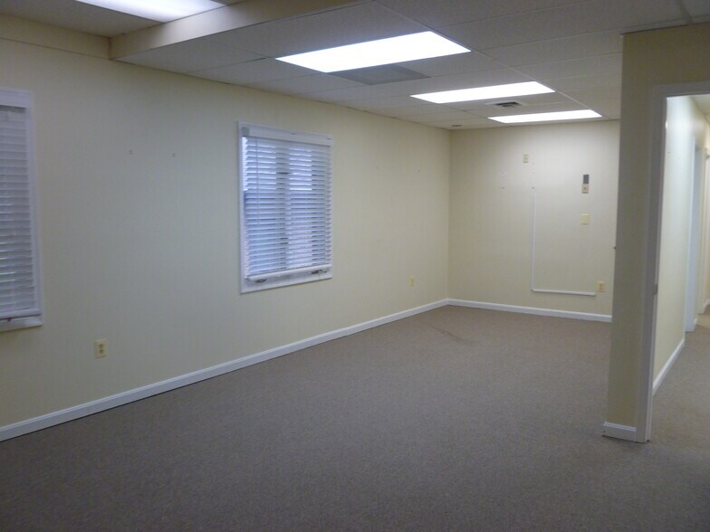 More Photos Of 4315-4317 Ridgewood Center Dr, Woodbridge Office For Sale