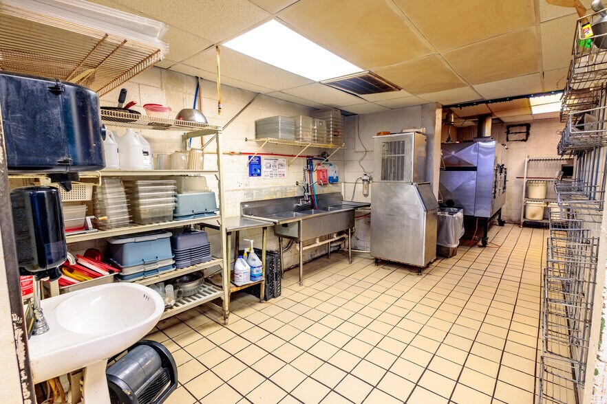 More Photos Of 15908 Main St, Town Creek General Retail For Sale