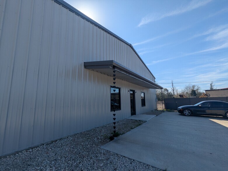 More Photos Of 7245 FM 1006 Rd, Orange Warehouse For Lease