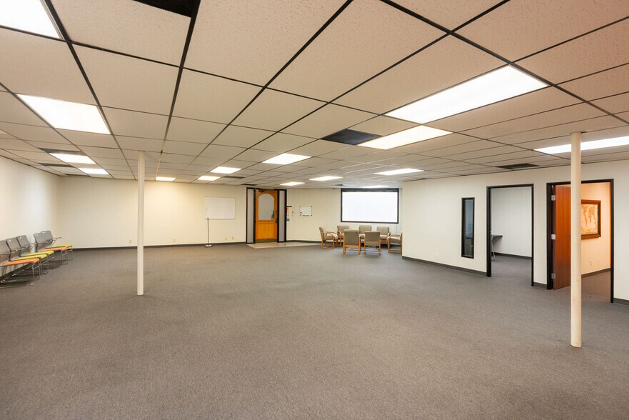 More Photos Of 1717-1745 W Orangewood Ave, Orange Office For Sale