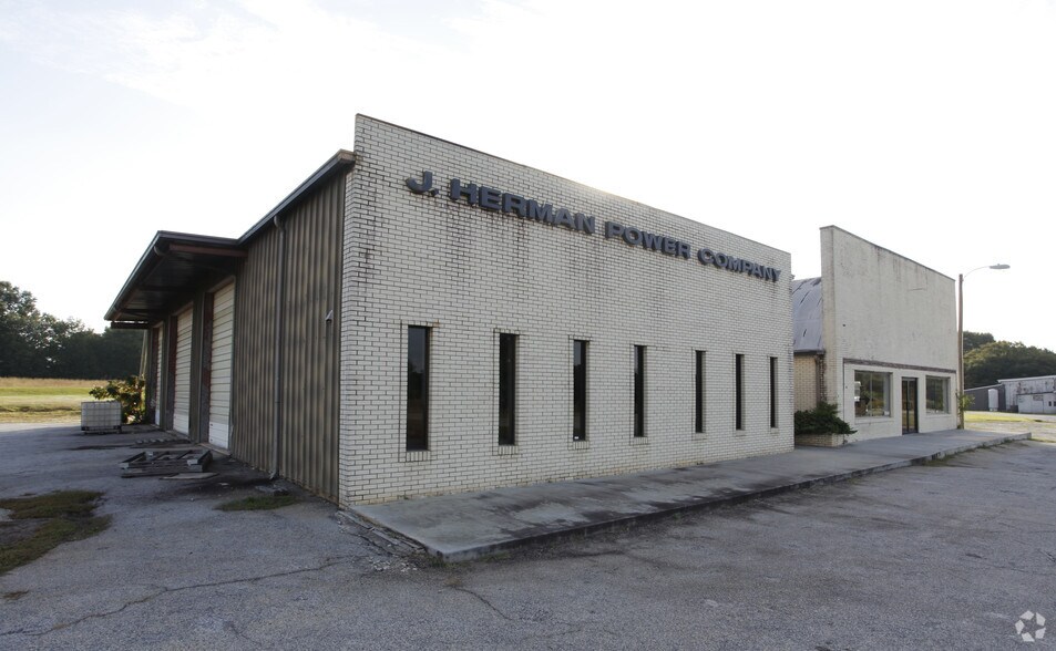 More Photos Of 3448 Highway 14, Laurens Light Distribution For Sale