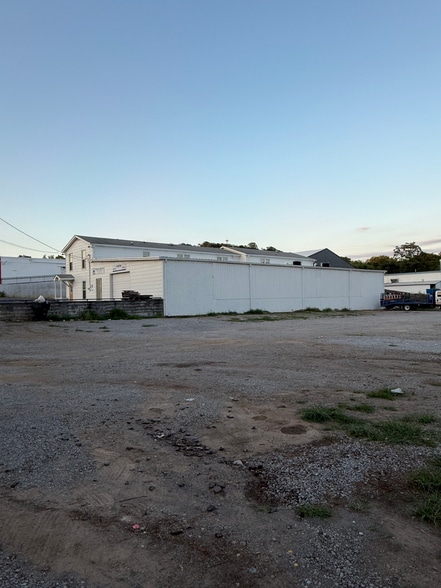 More Photos Of 221 Shady Grove Rd, Nashville Service For Sale