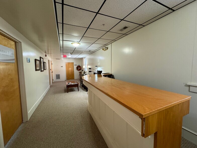 More Photos Of 104-110 S Hill Ave, South Hill Office Residential For Lease