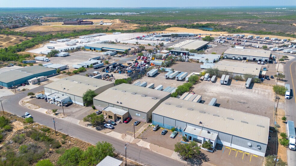 More Photos Of 14110 Business Ave, Laredo Warehouse For Lease