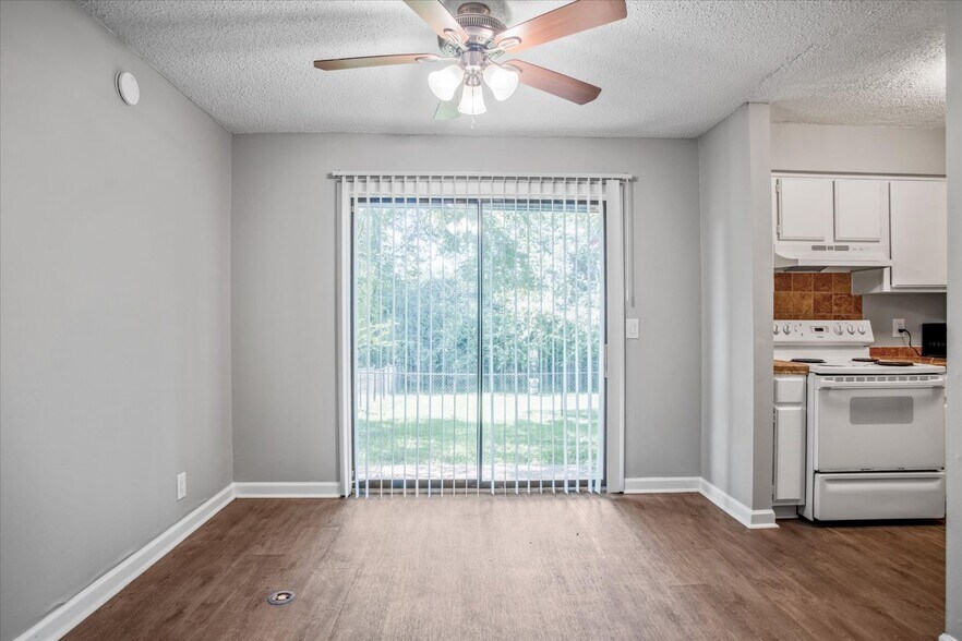 More Photos Of 126 Walton Ferry Rd, Hendersonville Apartments For Sale