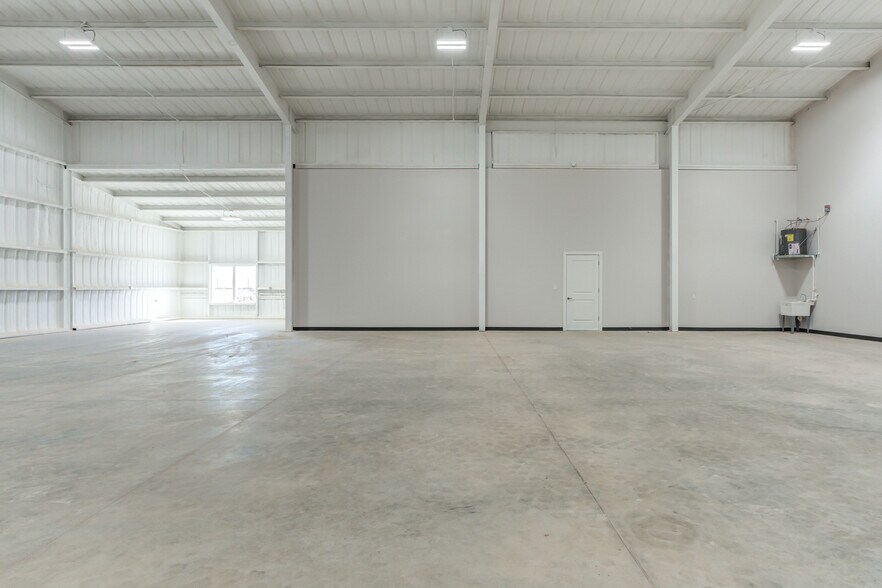 More Photos Of 3216 116th st, Lubbock Warehouse For Sale