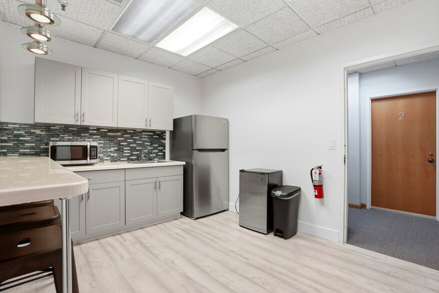 More Photos Of 100 2nd Ave N, Saint Petersburg Office For Sale
