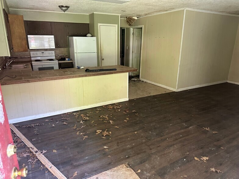 More Photos Of 207-209 Carl St, Leesville Apartments For Sale