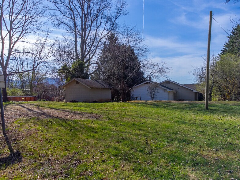More Photos Of 156 White Oak St, Franklin Medical For Sale