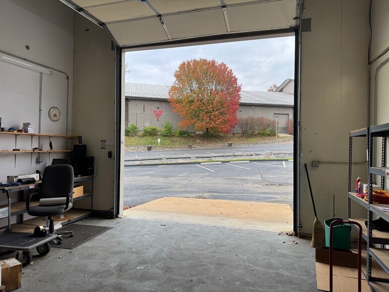 More Photos Of 200 Enchanted Pky, Manchester Flex For Sale