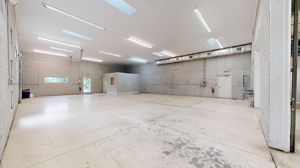 More Photos Of 138 Massey St, Fort Mill Light Manufacturing For Lease