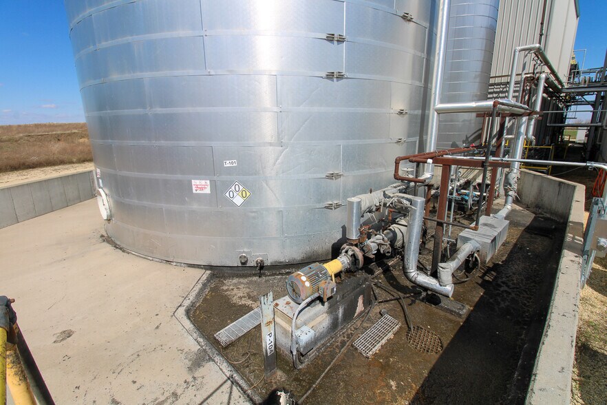 More Photos Of 5640 44th Ave S, Clinton Industrial For Sale