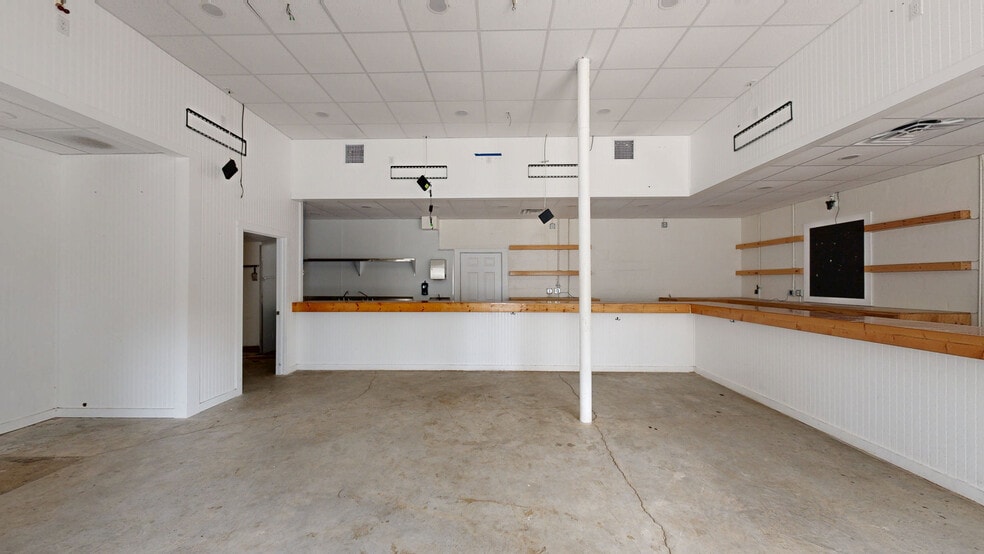 Primary Photo Of 223 S Main St, Gainesville Freestanding For Lease