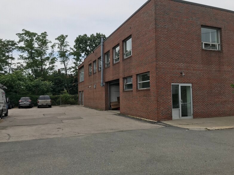 More Photos Of 200 Dexter Ave, Watertown Office For Lease