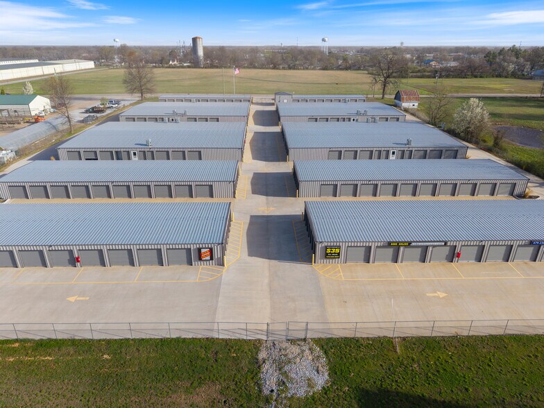 More Photos Of 1110 E Kenwood St, Siloam Springs Self Storage For Lease