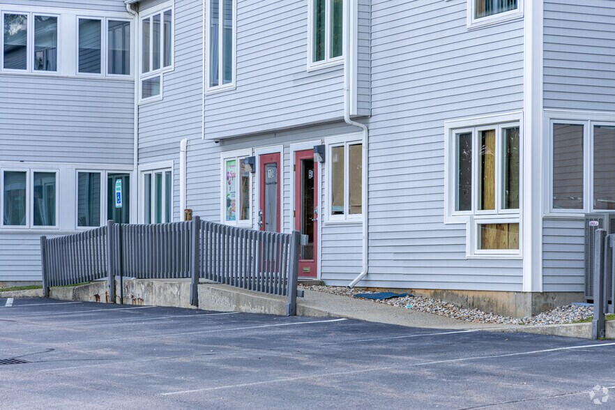 More Photos Of 74 Northeastern Blvd, Nashua Medical For Sale