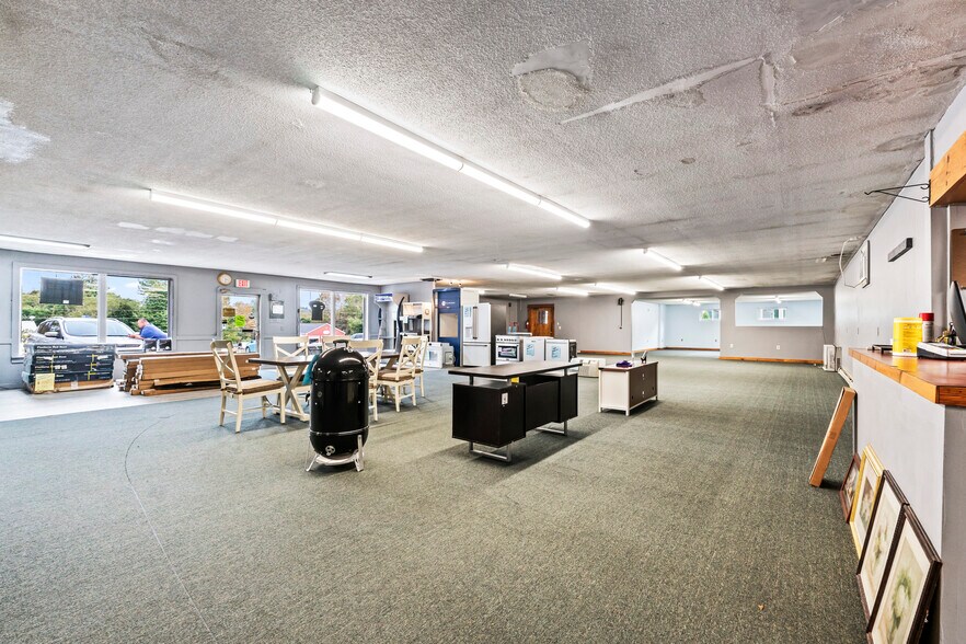 More Photos Of 680 Maine Ave, Farmingdale Storefront Retail Office For Lease