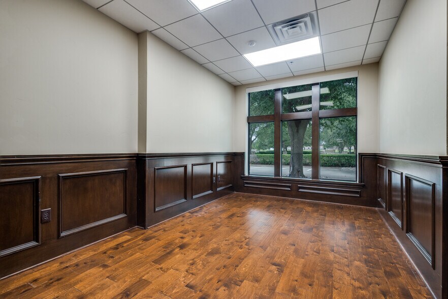 More Photos Of 6200 Stone Hill Farms Pky, Flower Mound Loft Creative Space For Sale