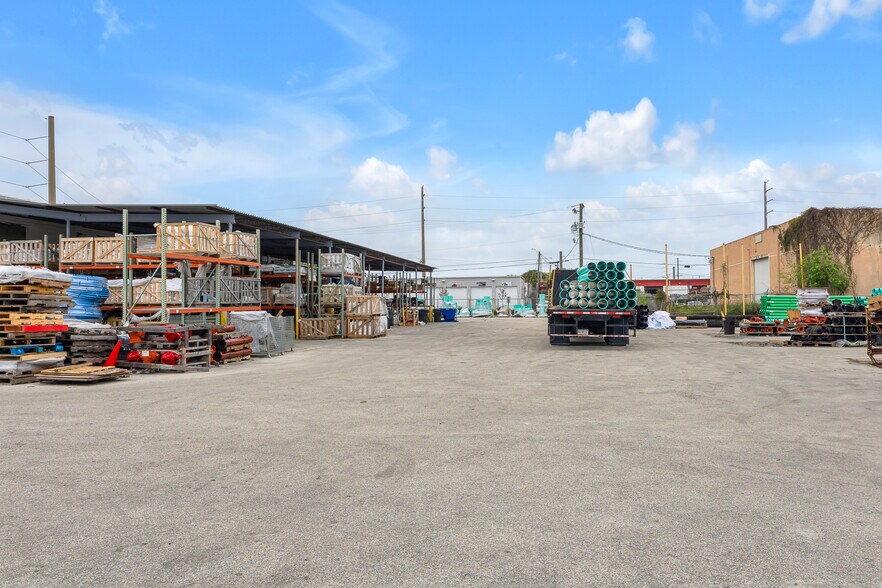More Photos Of 4310 NW 10th Ave, Oakland Park Warehouse For Lease
