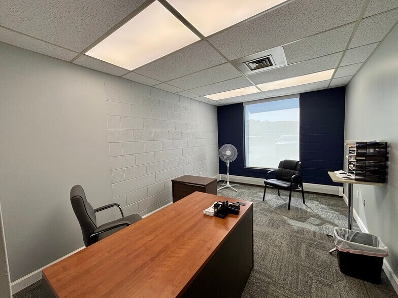More Photos Of 1231 Roth Dr, Lansing Office For Sale