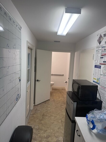 More Photos Of 3300 S Congress Ave, Boynton Beach Showroom For Lease