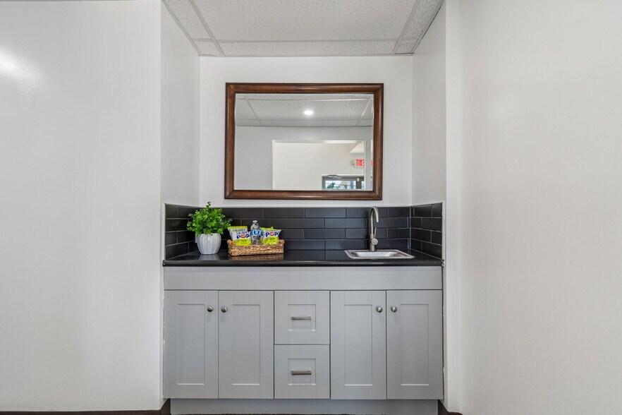 More Photos Of 1453 S Martin Luther King Jr Ave, Clearwater Warehouse For Sale