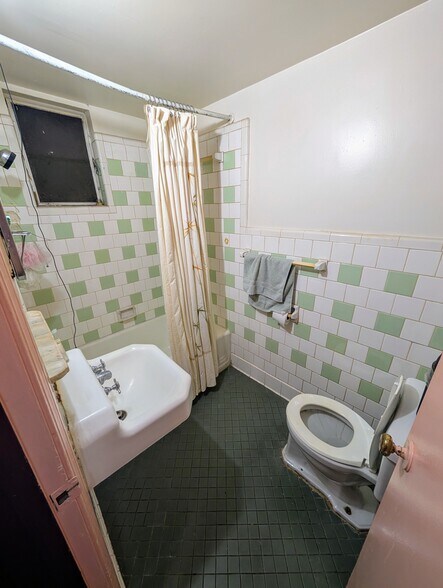 More Photos Of 1134 US Highway 80, Selma Hotel For Sale