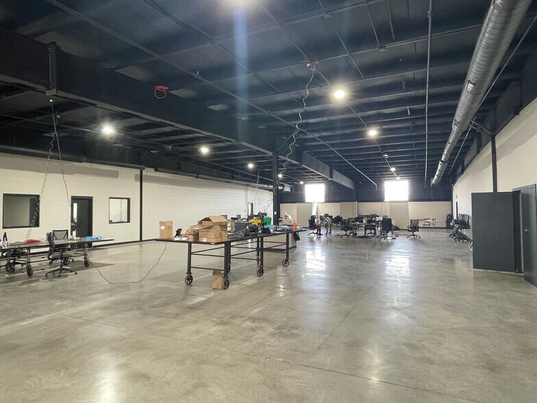 More Photos Of 420-430 Russell St, Hammond Flex For Lease