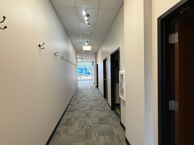 More Photos Of 1301-1303 5th St, Coralville Office For Lease