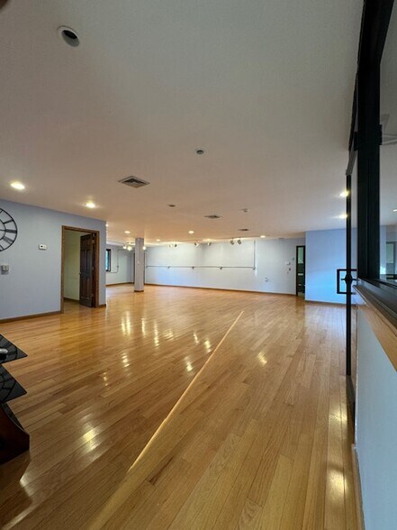 More Photos Of 8 Maple Dr, Monroe Warehouse For Lease