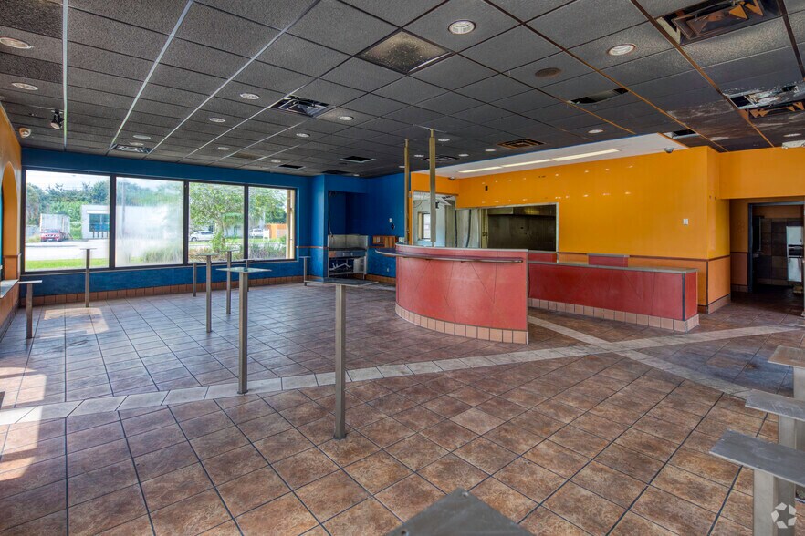 More Photos Of 1855 E Memorial Blvd, Lakeland Fast Food For Sale