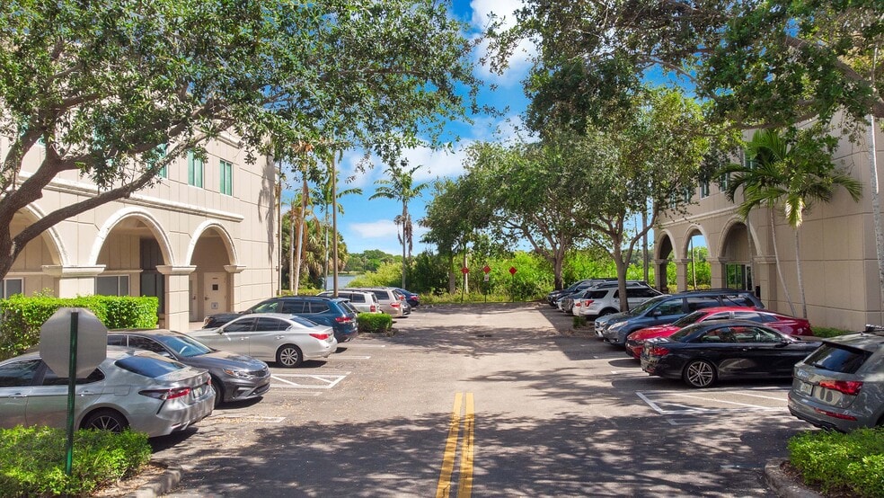 More Photos Of 400 N Hiatus Rd, Pembroke Pines Unknown For Lease