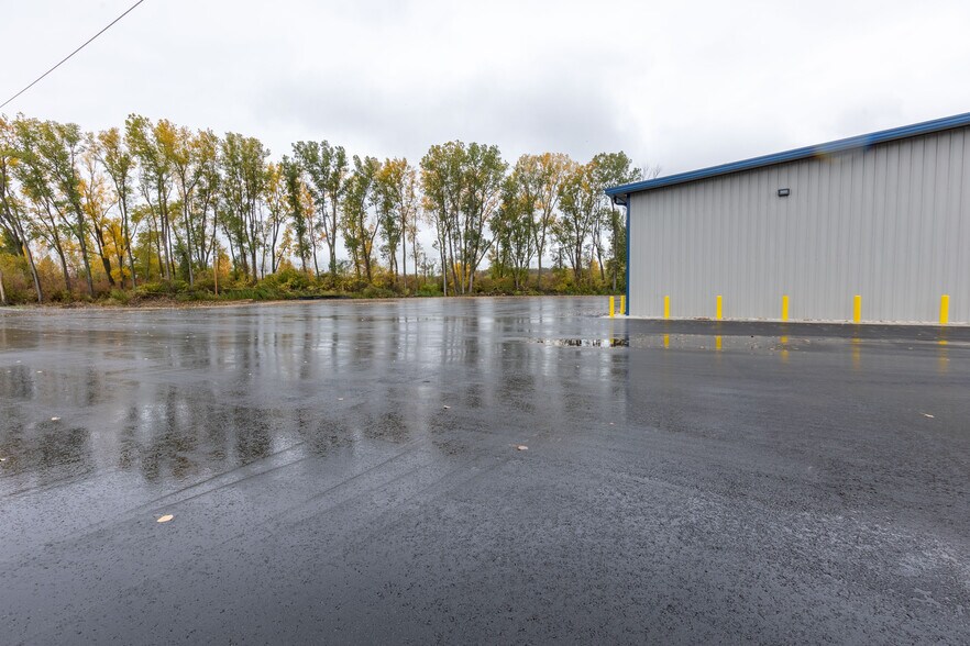 More Photos Of 6709 Universal Ave, Kansas City Warehouse For Sale