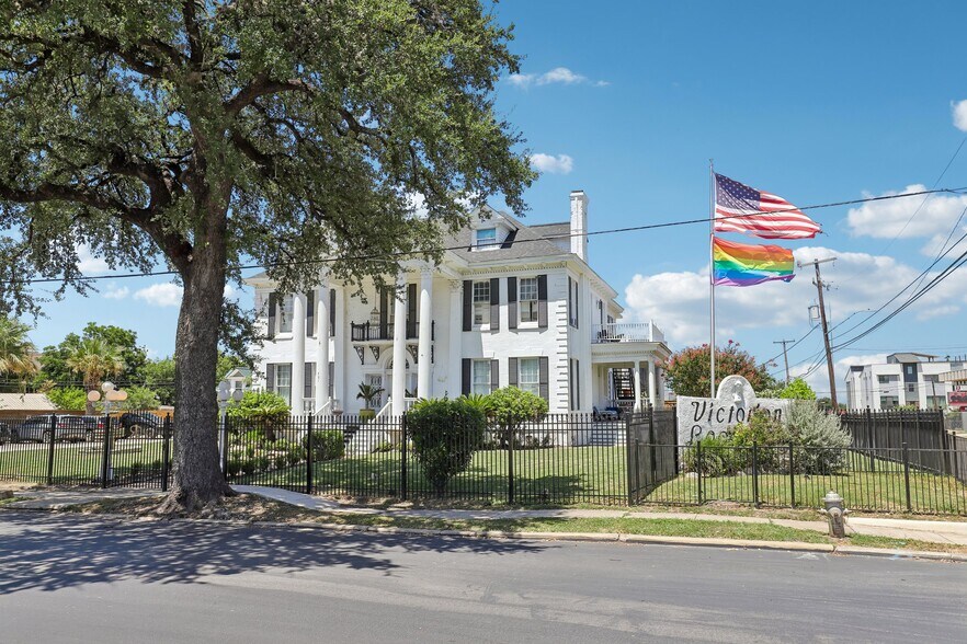More Photos Of 421 Howard St, San Antonio Hospitality For Sale