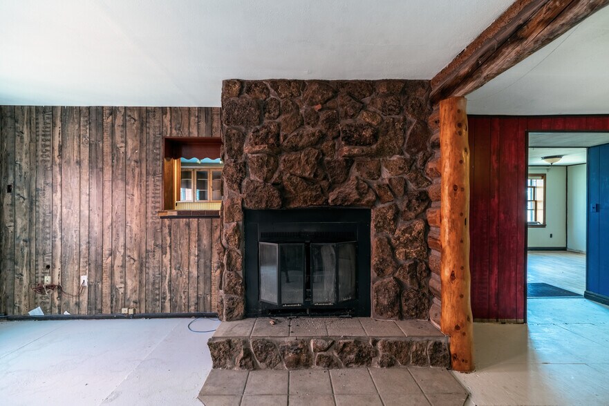 More Photos Of 121 Byers Ave, Hot Sulphur Springs Storefront Retail Residential For Sale