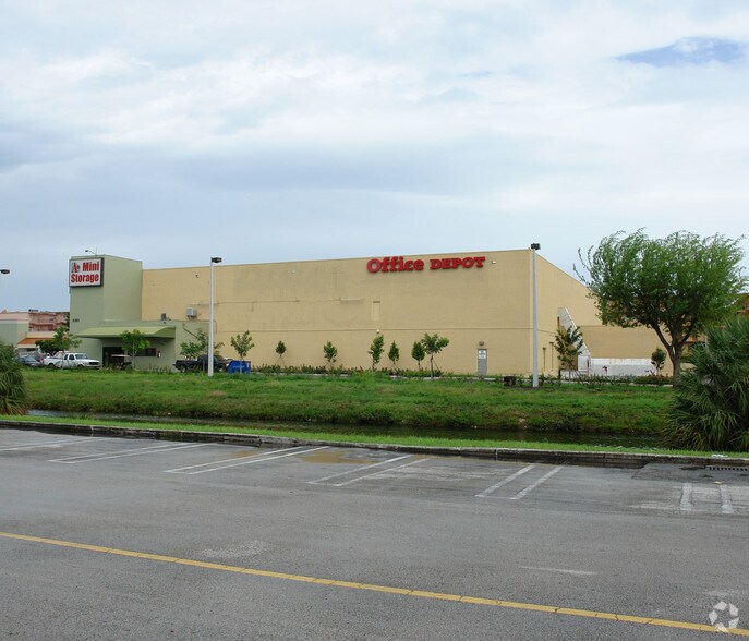 More Photos Of 5301-5315 W 20th Ave, Hialeah Unknown For Lease