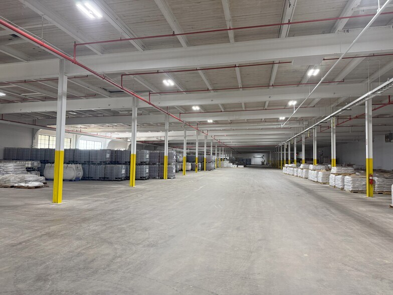 More Photos Of 1501 S 19th St, Mattoon Warehouse For Lease