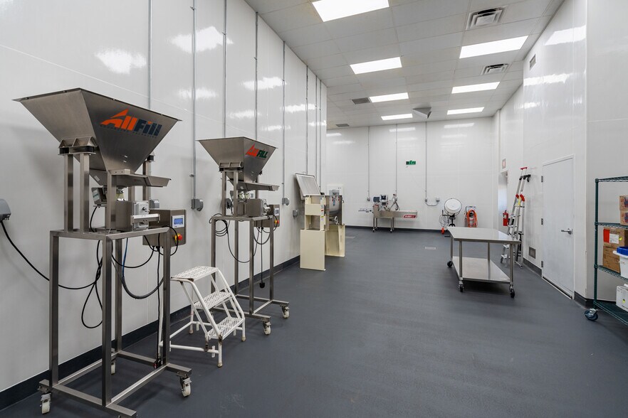 More Photos Of 710 Jefferson Ave, Ashland Light Manufacturing For Sale