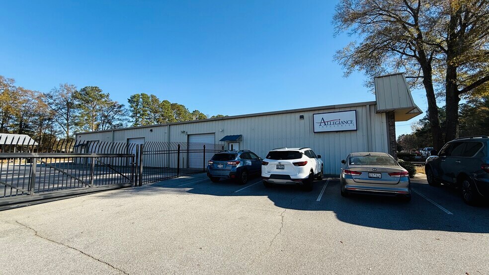 More Photos Of 105 Sunbelt Blvd, Columbia Distribution For Sale