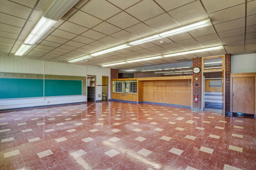More Photos Of 4960 Hill Rd, Kennedy Schools For Lease